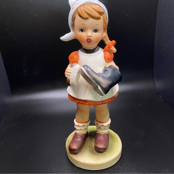 Vintage Rare Little Girl Shoe Polishing Collectible Figurine - Picture 2 of 8